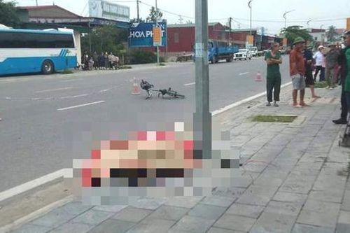 Xe máy kẹp 3 đi ngược chiều bị tai nạn, một thanh niên tử vong