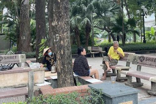 Ghế đá vườn hoa Nguyễn Trãi quảng cáo web cờ bạc