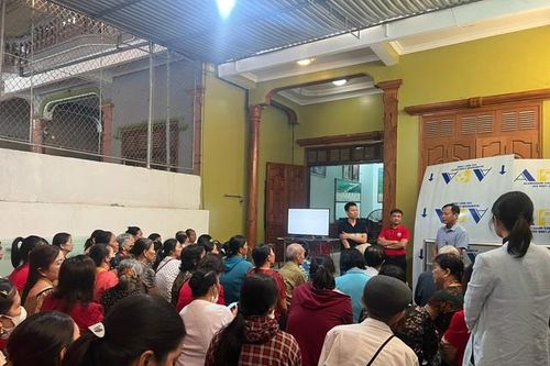 Hết đường mượn hội trường, nhóm 'người lạ' len lỏi vào nhà dân để tổ chức hội thảo bán hàng