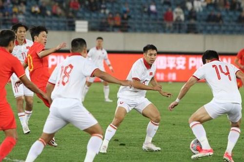 Tuyển Việt Nam kiên định lối chơi