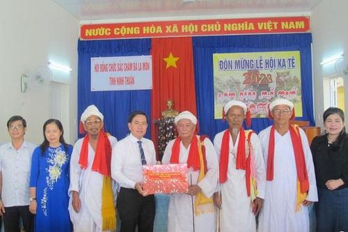 Lãnh đạo tỉnh Ninh Thuận thăm, chúc mừng Lễ hội Katê năm 2023