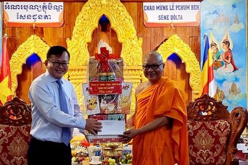 Lãnh đạo thành phố Cần Thơ thăm, chúc mừng nhân dịp lễ Sêne Đôlta