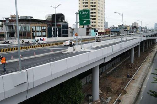 Xây cầu cạn khi triển khai cao tốc ở đồng bằng sông Cửu Long