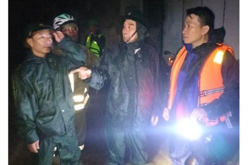 Đà Nẵng ngập cả trăm khu vực, sơ tán dân khỏi vùng thấp trũng