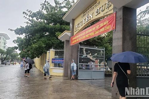 Đà Nẵng cho học sinh không bán trú nghỉ học chiều nay do mưa lớn