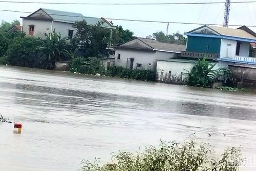 Thừa Thiên Huế: Mưa lớn gây ngập lụt, hàng nghìn học sinh phải nghỉ học