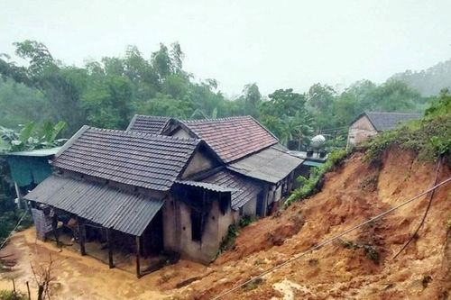 Quảng Bình chủ động di dời các hộ dân ra khỏi vị trí sạt lở để bảo đảm an toàn
