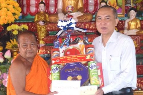 Lãnh đạo tỉnh Bạc Liêu thăm, chúc mừng lễ Sene Đolta của đồng bào Khmer