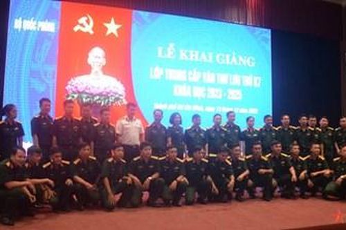 Khai giảng lớp trung cấp văn thư lưu trữ khóa học 2023-2025