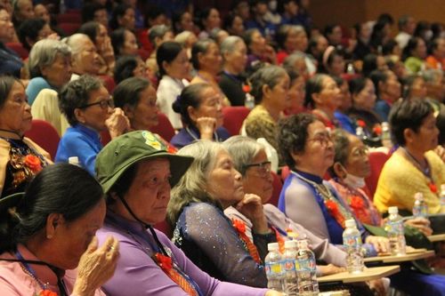 390 cựu nữ tù binh trại giam Phú Tài hội ngộ tại Bình Định