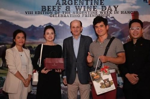 Argentina giới thiệu thịt bò ăn cỏ chất lượng cao và rượu vang hảo hạng tại Hà Nội