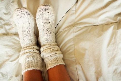 Làm ấm bàn chân bằng cách đi tất có thể giúp giấc ngủ ngon và chất lượng hơn