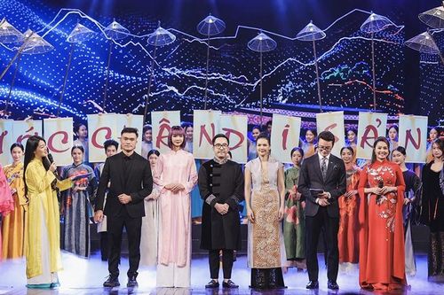 Fashion show 'Bước chân di sản' tự hào được vinh danh Giải thưởng toàn quốc về Thông tin đối ngoại