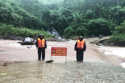 Quảng Bình: Ứng phó với mưa lũ trên khu vực biên giới