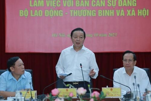 Xác định những vấn đề ưu tiên giữa phát triển kinh tế với thực hiện các chính sách xã hội