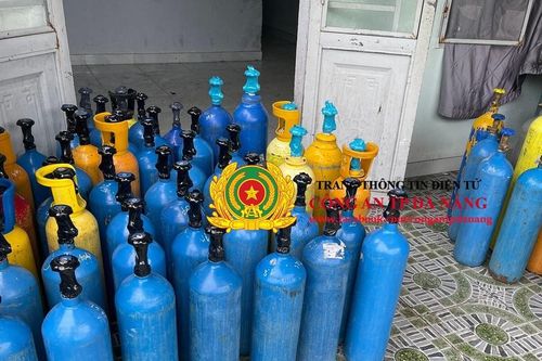 Phát hiện hơn 100 bình khí cười không rõ nguồn gốc tại Đà Nẵng