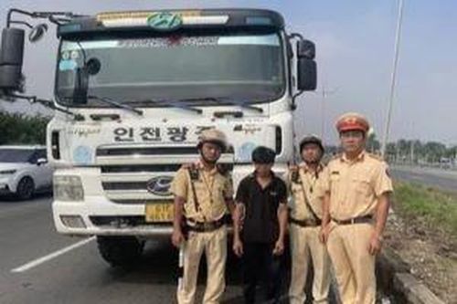 Thanh niên 17 tuổi trộm xe ben rồi chạy từ miền Đônh về miền Tây