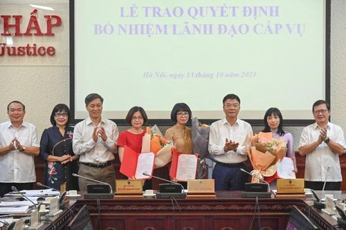 Bộ Tư pháp trao quyết định bổ nhiệm lãnh đạo cấp Vụ