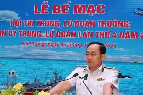 Tư lệnh Hải quân biểu dương trung, lữ đoàn trưởng xuất sắc
