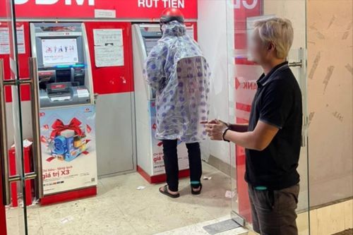 Lấy cắp thông tin mã giao dịch tại trụ ATM để chiếm đoạt tiền