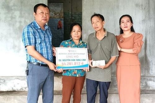 Báo VietNamNet trao gần 122 triệu đồng đến 3 hoàn cảnh khó khăn ở Hà Tĩnh