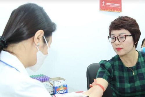 20 năm điều trị ung thư máu, vẫn quyết tâm học đại học ở tuổi 43