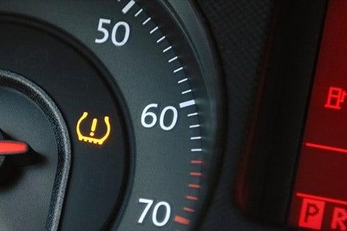 Tránh mất tiền triệu nhờ phát hiện sớm 5 cảnh báo trên xe ô tô