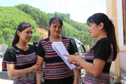 Quảng Ngãi: Hỗ trợ đồng bào dân tộc thiểu số ứng dụng CNTT