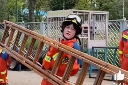 Kế hoạch làm thử 100 việc khác nhau trong 1 ngày của cô gái Trung Quốc