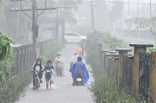 Chủ động ứng phó với diễn biến phức tạp của mưa lũ miền Trung