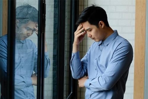 Thu dọn di vật của bố dượng đã qua đời, tôi phát hiện bí mật khủng khiếp trong chiếc hộp