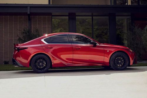 Lexus IS 2024 chốt giá gần 1 tỷ đồng, cạnh tranh với Mercedes-Benz C-Class