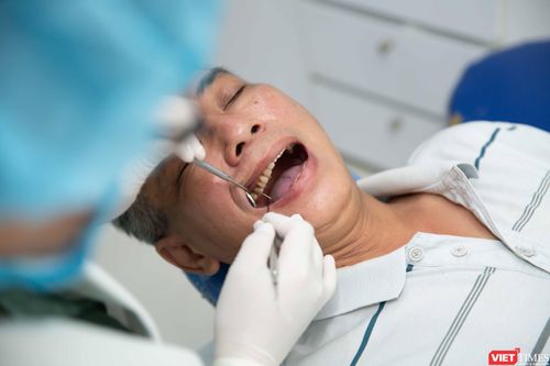 Bệnh nhân đi khám vì viêm lợi cấp, hóa ra mắc bệnh ung thư máu