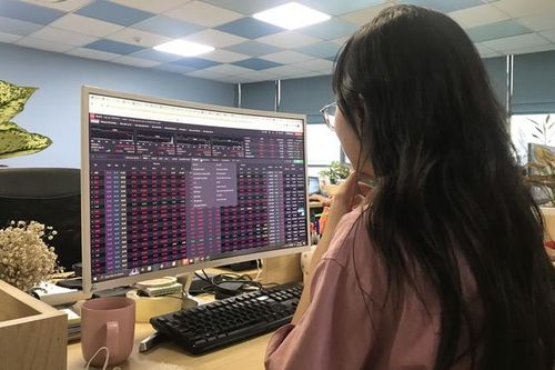 Phụ nữ và thị trường chứng khoán: Đầu tư hay chơi?