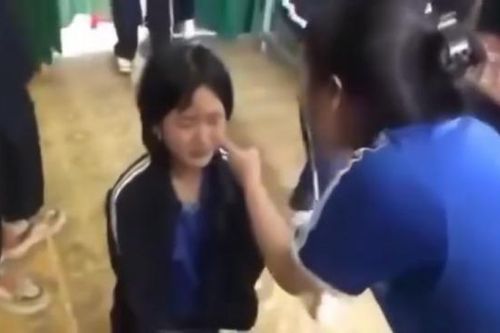 Lâm Đồng: Bức xúc sự việc nữ sinh bị đánh hội đồng, nhiều bạn cùng lớp vỗ tay 'tán thưởng'