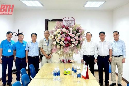 Liên đoàn Lao động tỉnh thăm, chúc mừng doanh nghiệp nhân Ngày Doanh nhân Việt Nam
