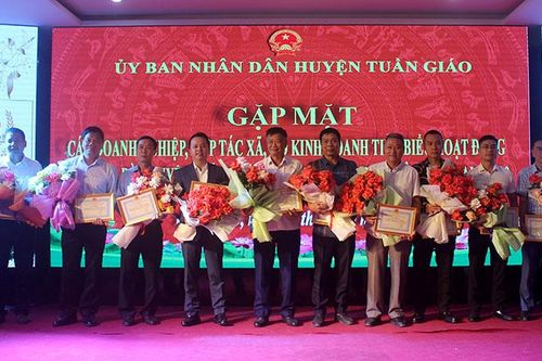 Tuần Giáo gặp mặt, đối thoại với doanh nghiệp, hợp tác xã