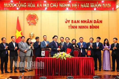 Đồng chí Chủ tịch UBND tỉnh làm việc với Đoàn đại biểu cấp cao thành phố Asan