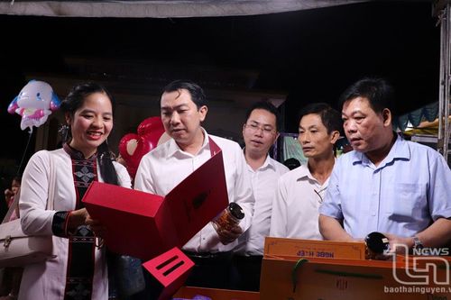 22 gian hàng tham gia phiên chợ 'Đưa hàng Việt về miền núi' tại Phú Bình