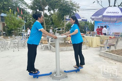 Bàn giao công trình thể thao ngoài trời tại xóm Bãi Hát