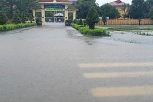 Mưa lũ diễn biến phức tạp, học sinh toàn tỉnh nghỉ học
