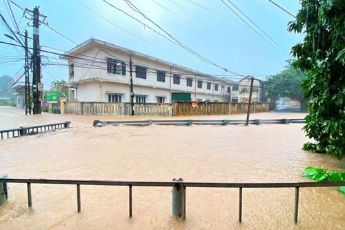 Hương Thủy: Tất cả 12 thôn của xã Thủy Phù đã bị ngập