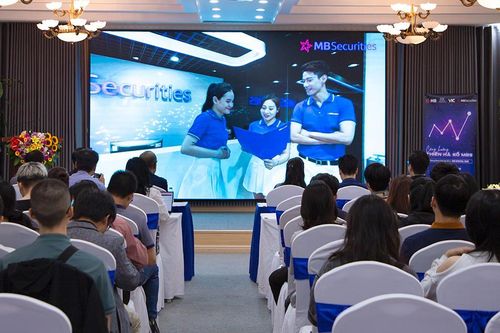 Công ty chứng khoán đầu tiên công bố lợi nhuận quý 3/2023