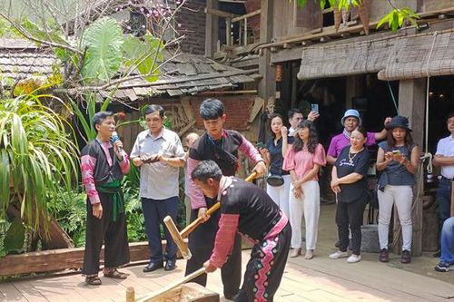 Quảng bá và phát huy giá trị văn hóa ẩm thực trong thu hút khách du lịch