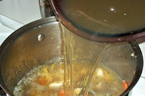 Phải làm sao khi lỡ cho nhiều muối vào đồ ăn?