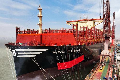 Siêu tàu container rộng bằng 4 sân bóng, chở hơn 240.000 tấn hàng hóa