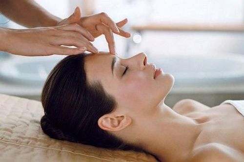 Cách massage giúp giảm nếp nhăn mắt