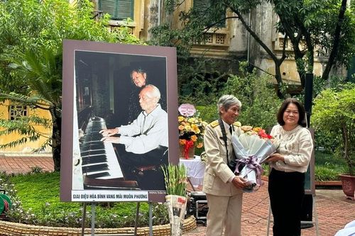 Trưng bày 30 bức ảnh về Đại tướng Võ Nguyên Giáp tại Hoàng thành Thăng Long