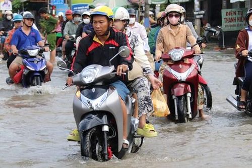 Triều cường tấn công đô thị miền Tây