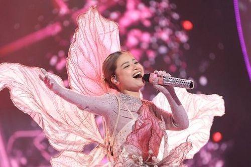 Dương Hoàng Yến lộ diện là Nàng Tiên Hoa trong 'Ca sĩ mặt nạ'
